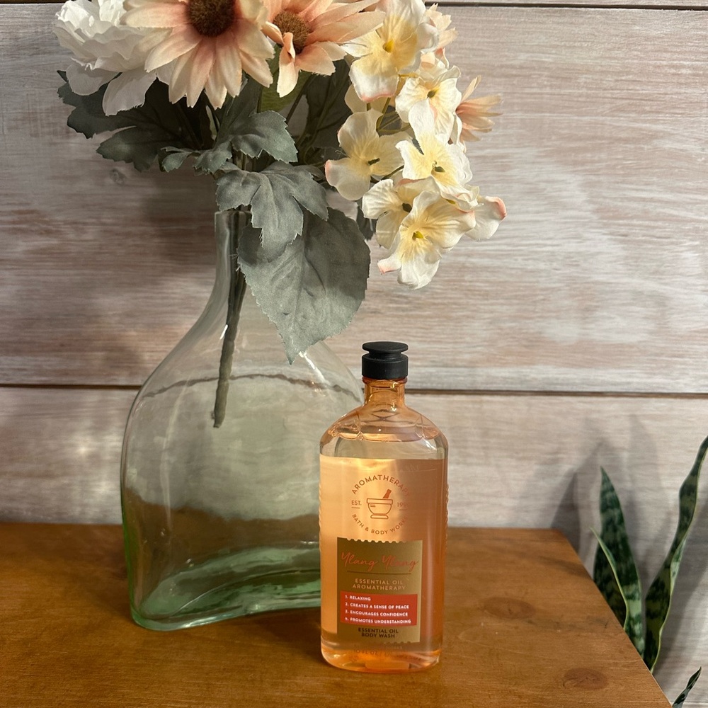 Bath and Body Works Ylang Ylang Aromatherapy Essential Oil Body Wash